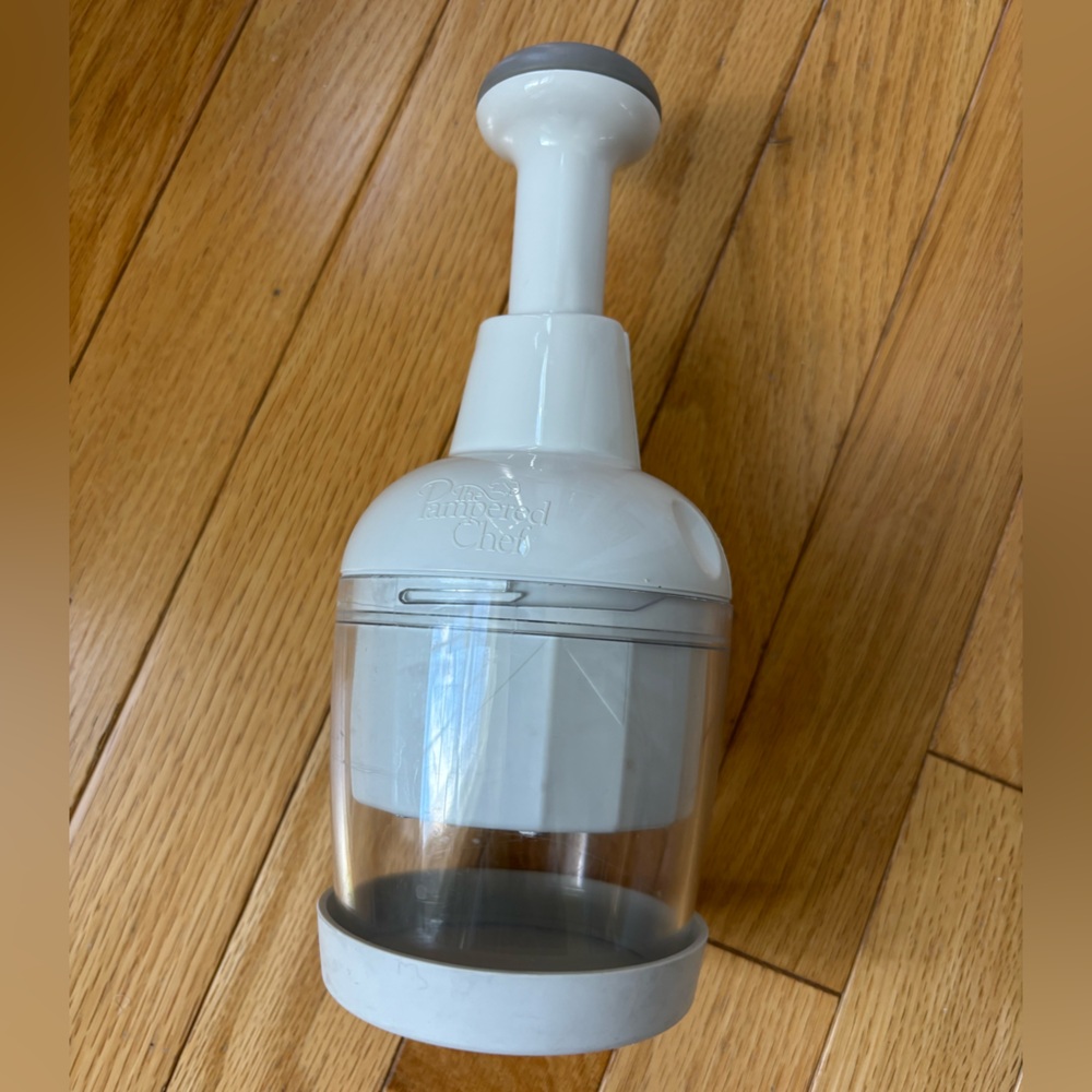Preowned Pampered Chef Chopper